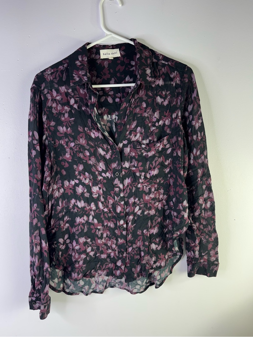 BELLA DAHL rounded hem button down top size small